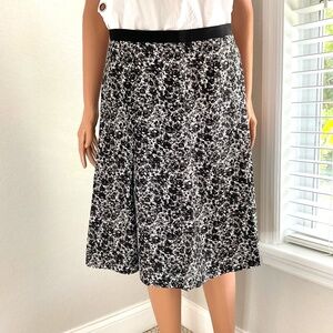 Banana Republic 100% Silk skirt Sz 4